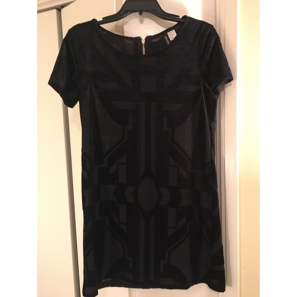H&M black velvet pattern shift dress size 8